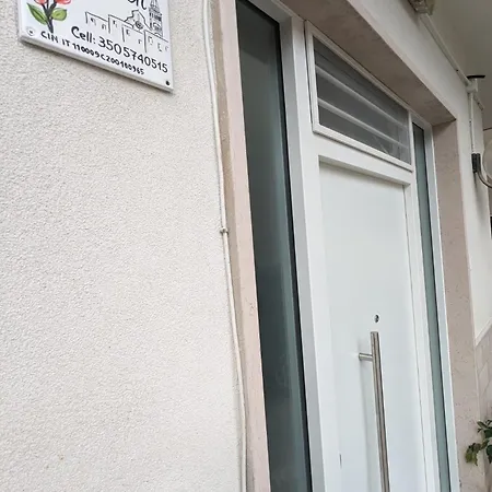 Garden & Private Parking Apartment