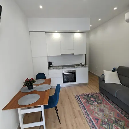 Garden & Private Parking Apartment *